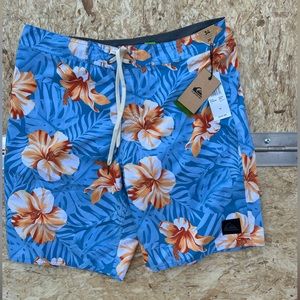 Quicksilver men’s size 34 mid length everyday classic floral board shorts NWT